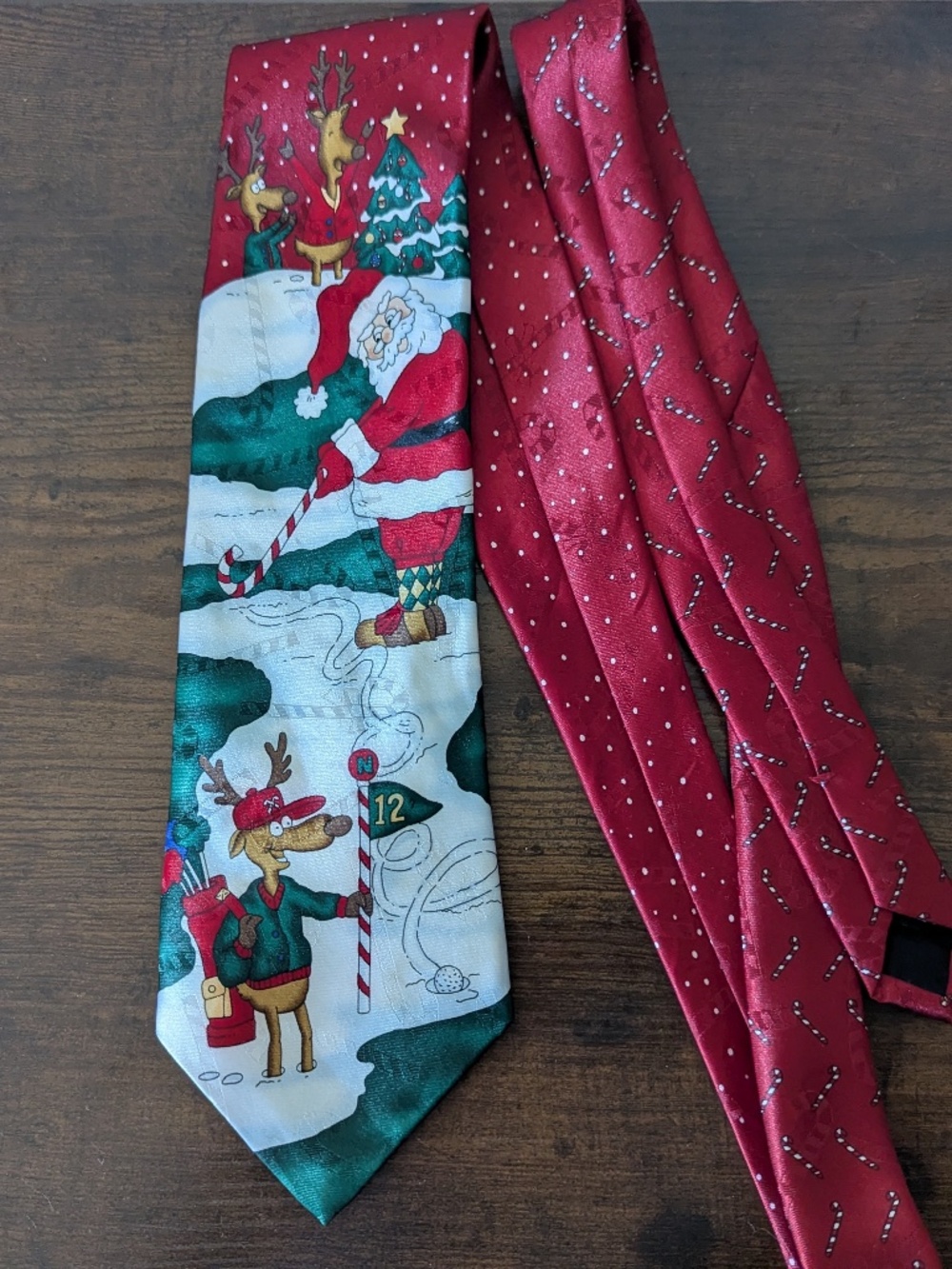 Yule Tie Greetings Colorful Hallmark Santa Golfing at the North Pole Necktie